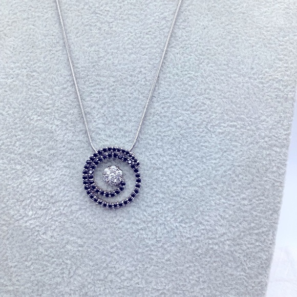 Lia Sophia KIAM Silver Necklace with Circular Pendant - Picture 2 of 3